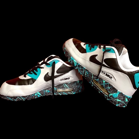 Nike Air Max 90 Essential • Triple Leather • Women’s Sneakers • Size 5 - Picture 5 of 6